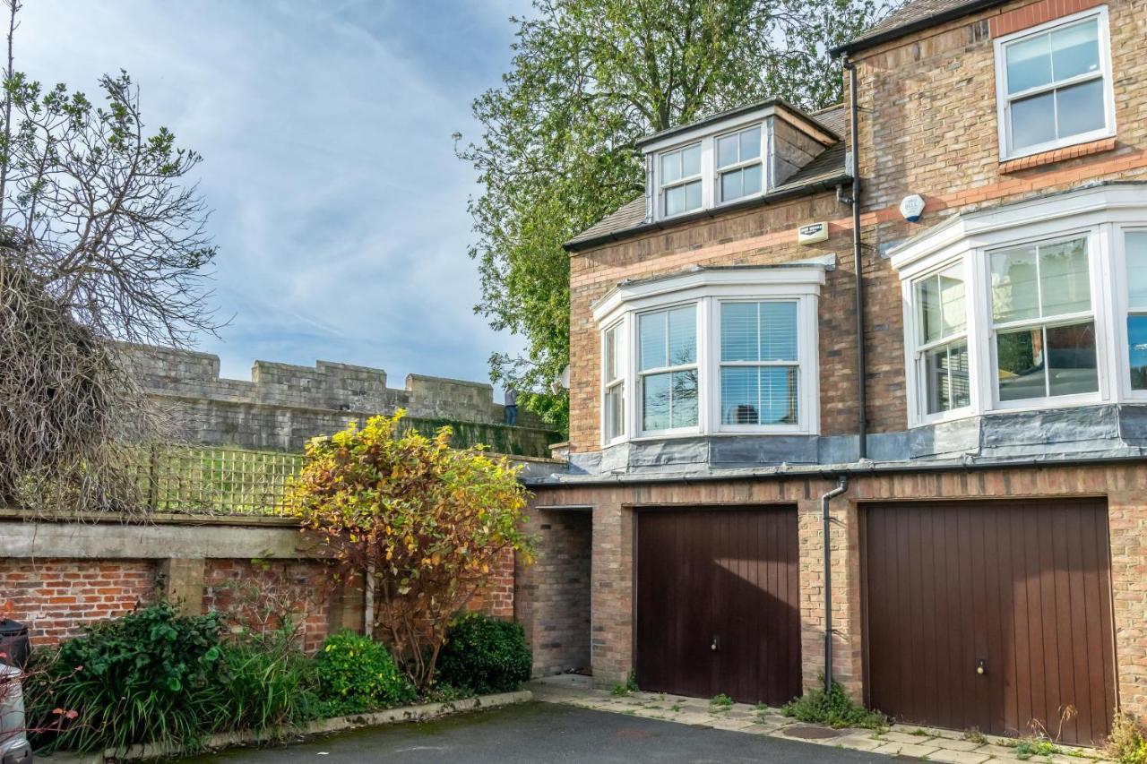 Dewsbury Court Villa York Exterior photo